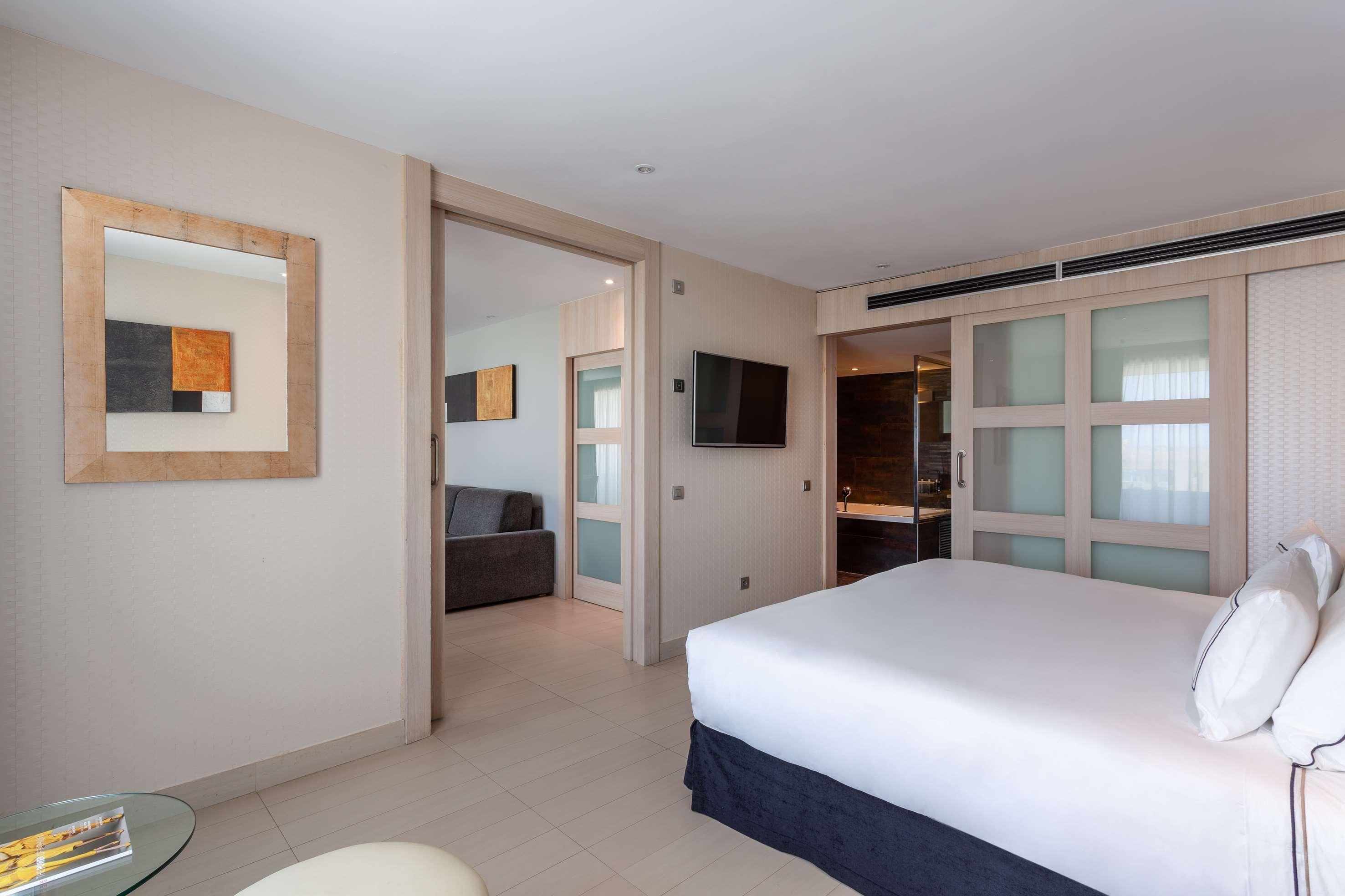 The Level At Melia Sevilla Экстерьер фото